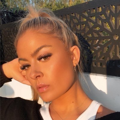 Profile Picture of Connie Walker (@Conniewalker_) on Twitter