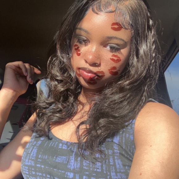 Profile Picture of Akiyah Galtney (@kiiyaahh11) on Poshmark