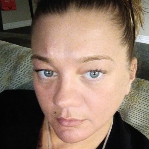 Profile Picture of Lora Potts (@lorapotts007) on Poshmark