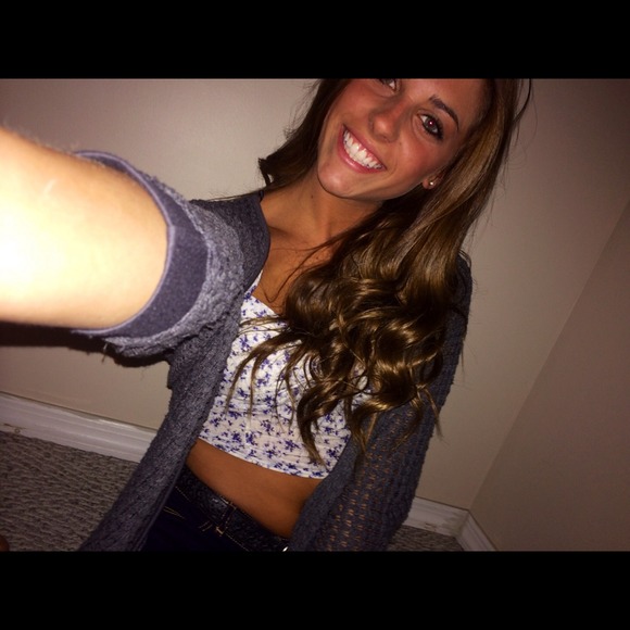 Profile Picture of Nicole Heuschneider (@nicole_lynn2097) on Poshmark