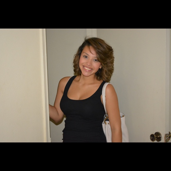 Profile Picture of Bianca Zaragoza (@jbz1020) on Poshmark