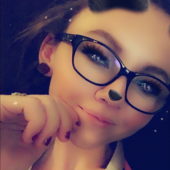 Profile Picture of Alexa Current (@lucylouu95) on Poshmark