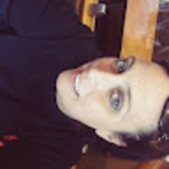 Profile Picture of Shawna Huggins (@shawna_huggins) on Poshmark