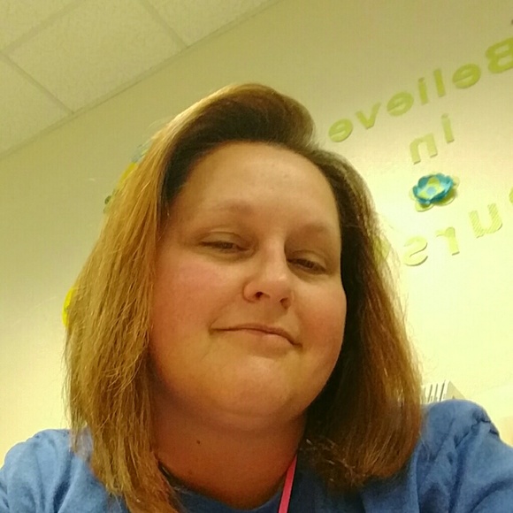 Profile Picture of Jackie Thiebaud (@jlthiebaud71) on Poshmark