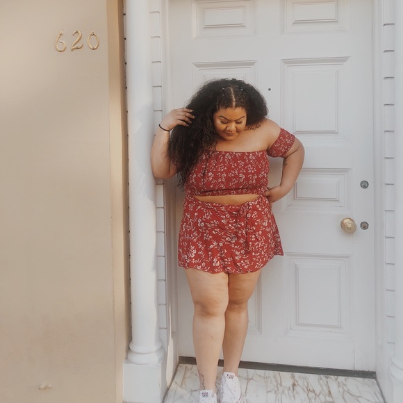 Profile Picture of Ariel Grounds (@arielgrounds) on Poshmark