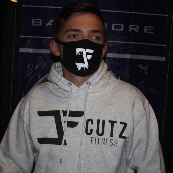 Profile Picture of Ben Sagan (@b_sagan14) on Poshmark