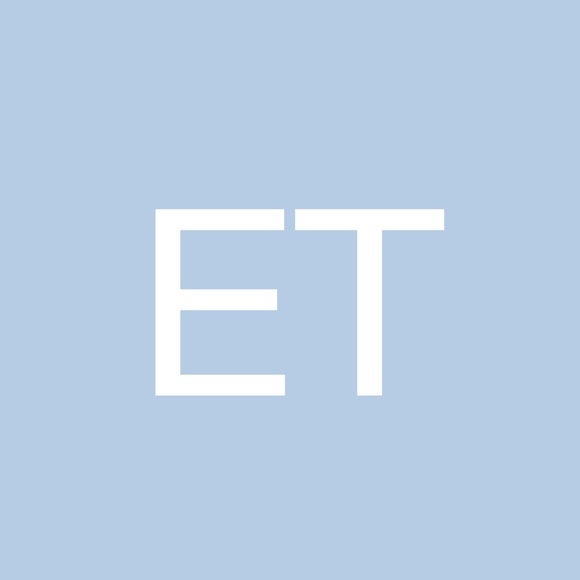 Profile Picture of Elizabeth Thorell (@et25) on Poshmark
