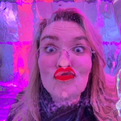 Profile Picture of Lauren Holliger (@hollagerl) on Twitter