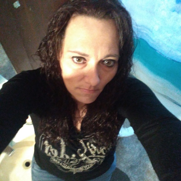 Profile Picture of Crystal Wallace (@crystal1986469) on Poshmark