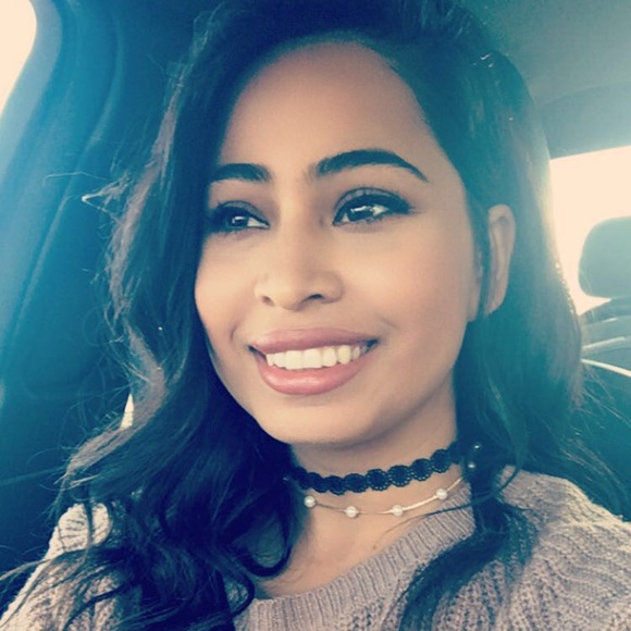 Profile Picture of Ana Anzaldo (@isabelleanz) on Poshmark