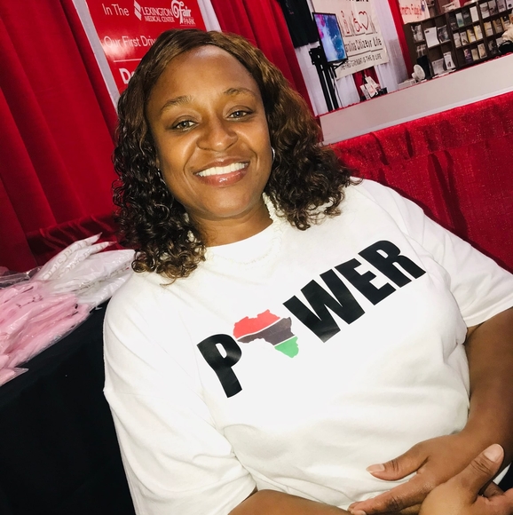 Profile Picture of Stefanie Boyd (@elaine41sb) on Poshmark