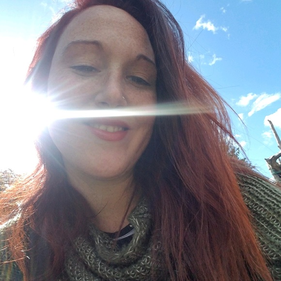 Profile Picture of Kandice Randich (@kandigleaves) on Poshmark