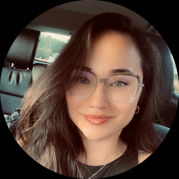 Profile Picture of Cyd Verhees (@cverhees93) on Poshmark