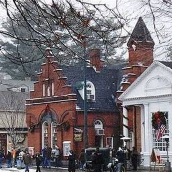 Profile Picture of Edward Evans (@eoestocks) on Poshmark