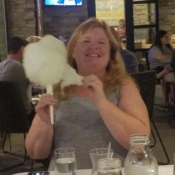 Profile Picture of Denise Weaver (@deniseweaver421) on Poshmark