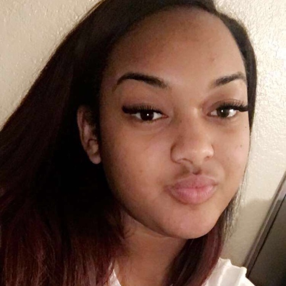 Profile Picture of Dakila Hodrick (@dakilah) on Poshmark