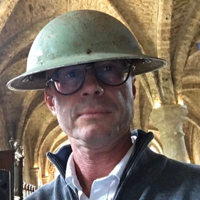 Profile Picture of Marc Besson (@PLAYADEARO) on Twitter
