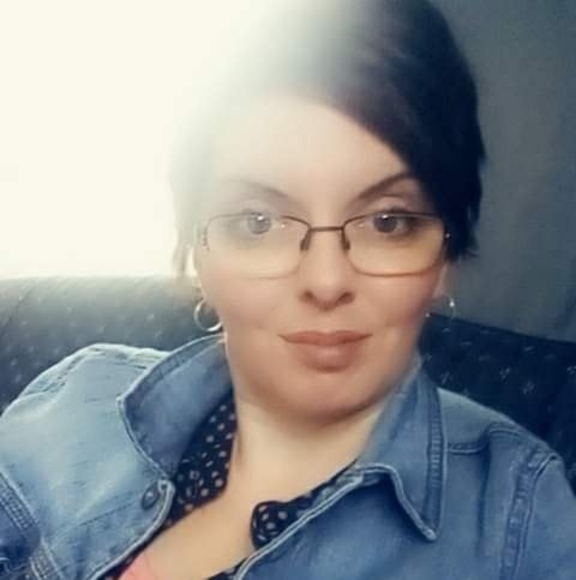 Profile Picture of Kellyanne Roach (@kellyanneroach) on Poshmark