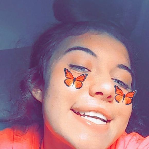 Profile Picture of Gabriella Graham (@glgraham15) on Poshmark