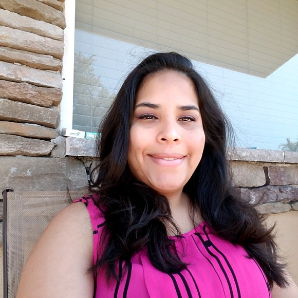 Profile Picture of Pamela Velasquez (@pamelove25) on Poshmark