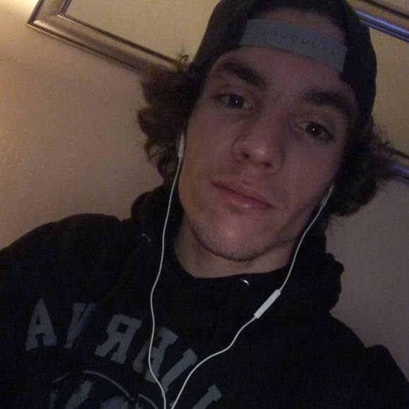 Profile Picture of Erik Bell (@erikbell1129) on Poshmark