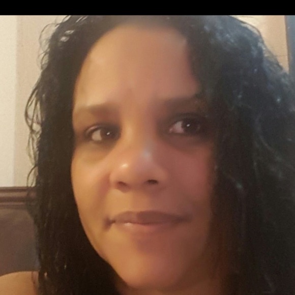 Profile Picture of Ana rosa Veitia (@veitiaanarosa3) on Poshmark
