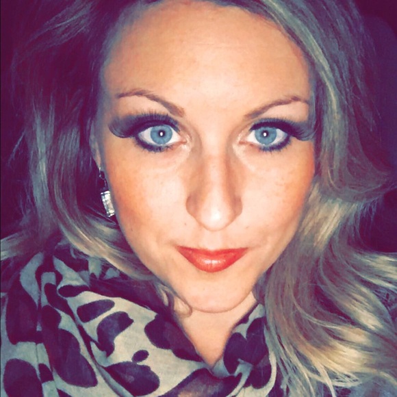Profile Picture of Amanda Kekic (@martinac29) on Poshmark
