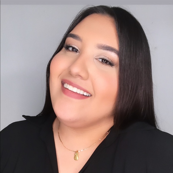 Profile Picture of Milliana Cotto (@millianacoto) on Poshmark