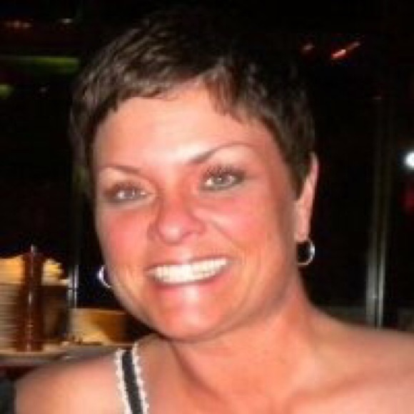 Profile Picture of Lisa Keys (@lakeys19) on Poshmark