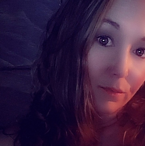 Profile Picture of Lori Hudgens (@tab980106) on Poshmark