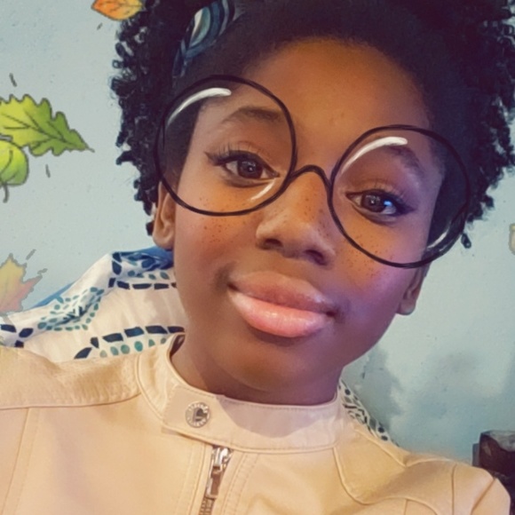 Profile Picture of Aliyl Mckinzie (@aliyl212) on Poshmark