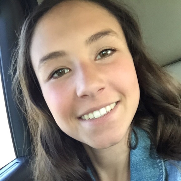 Profile Picture of Emily Kirsh (@emilykirsh) on Poshmark
