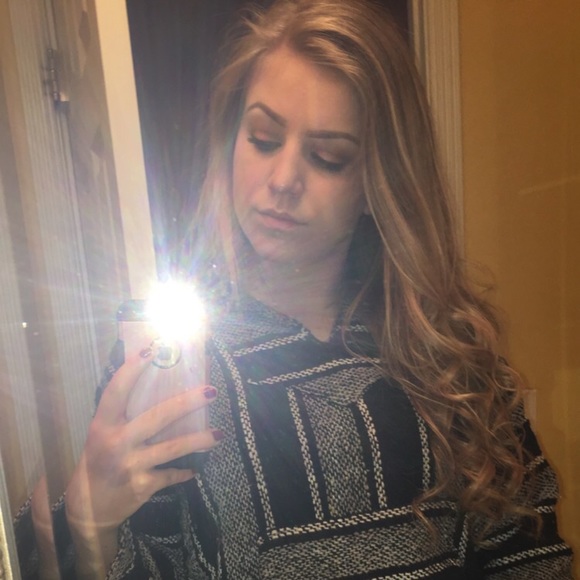 Profile Picture of Julia Andorfer (@jandorfer6) on Poshmark