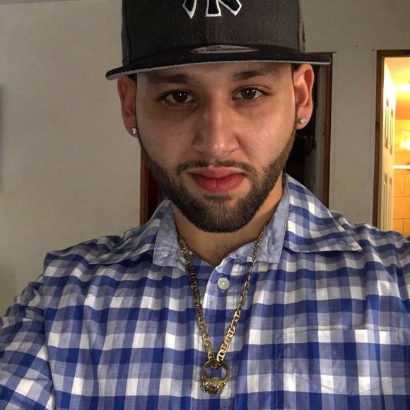Profile Picture of Jesse Morales (@jessemorales) on Poshmark