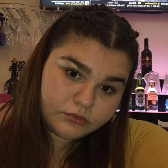 Profile Picture of Helen Tomescu (@helentomescu) on Poshmark
