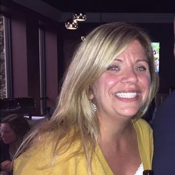 Profile Picture of Cindy Michaels (@cindymichaels) on Poshmark