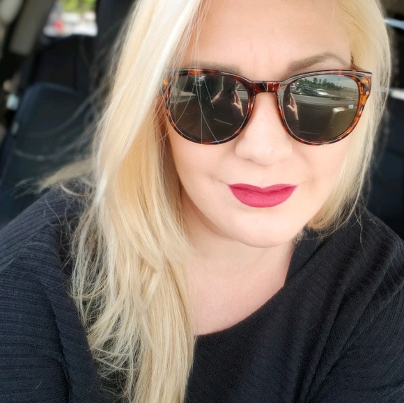 Profile Picture of Kelsey Steensen (@kelssteensen) on Poshmark