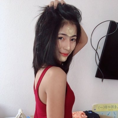 Profile Picture of Hnin Ei Khaing (@hnineikhaing10) on Twitter