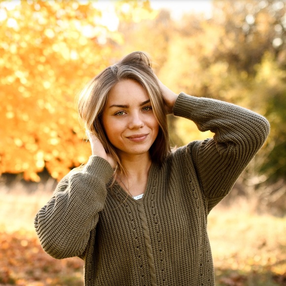 Profile Picture of Caitlin Schaefer (@caitlin101010) on Poshmark