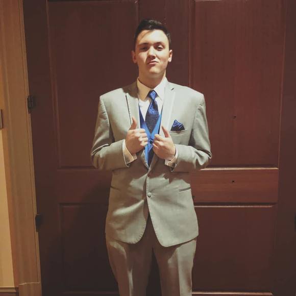 Profile Picture of Tyler Crump (@tylercrump) on Poshmark