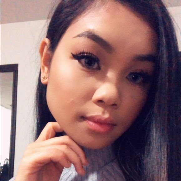 Profile Picture of Hien Do (@hinneey) on Poshmark