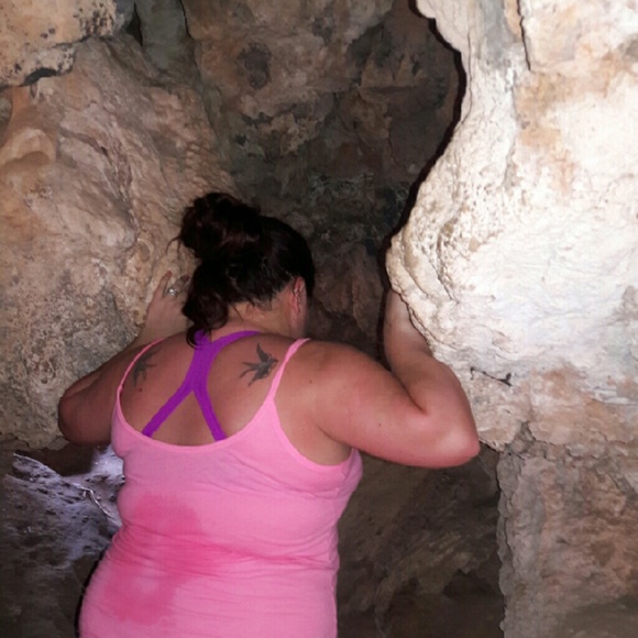 Profile Picture of Kelly Tippins (@kellyltippins) on Poshmark