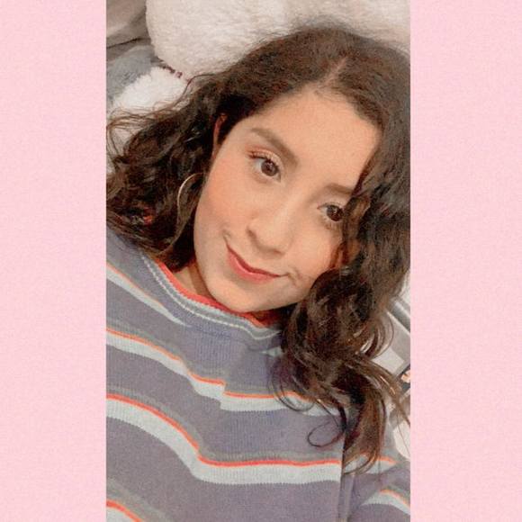 Profile Picture of Kimberly Galeano (@kimberlygaleano) on Poshmark