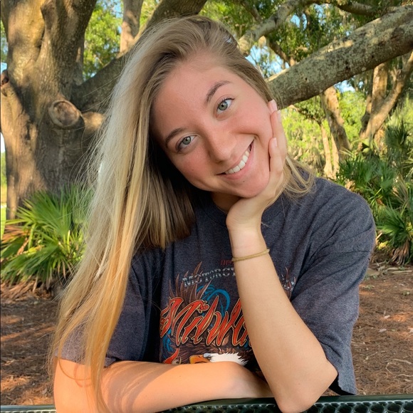 Profile Picture of Alyssa Nucci (@alyssa_nucci) on Poshmark