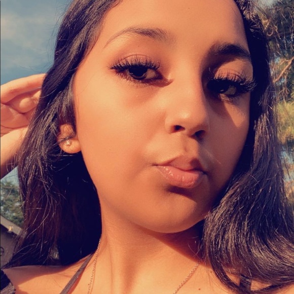 Profile Picture of Brianna Palomo (@brianna_palomo) on Poshmark