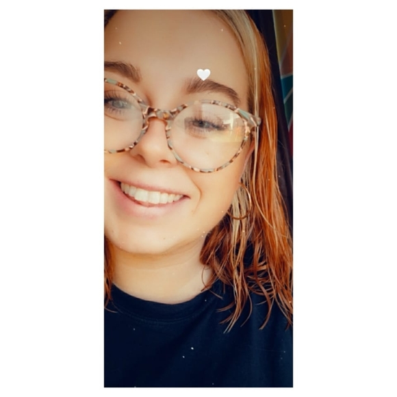 Profile Picture of Chanice Lynskey (@chinkyl) on Poshmark