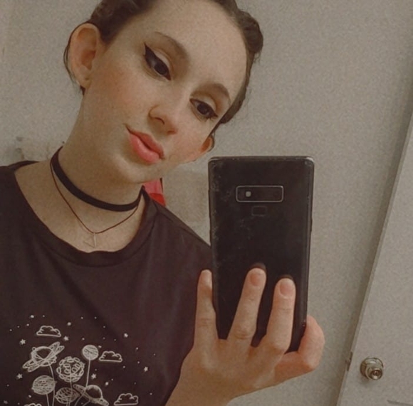 Profile Picture of Abbie Androulidakis (@absach17) on Poshmark