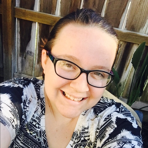 Profile Picture of Chelsye Hoerth (@chelsalyssah) on Poshmark