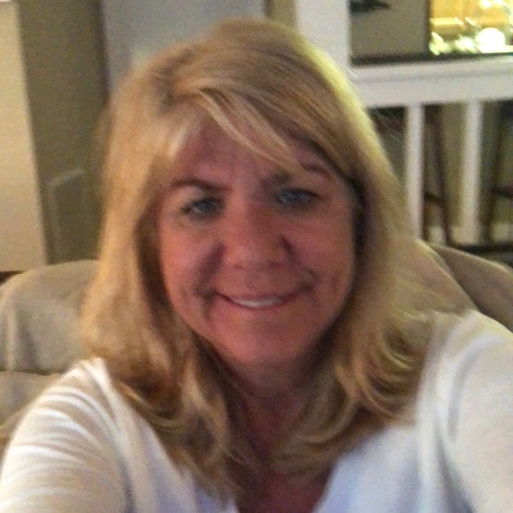 Profile Picture of Cindy Dirgins (@cdirgins) on Poshmark