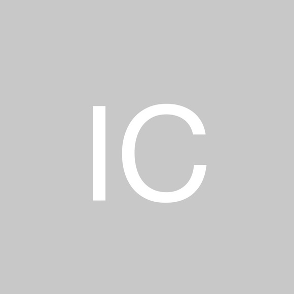 Profile Picture of Iris Cordova (@cordovavanesa73) on Poshmark